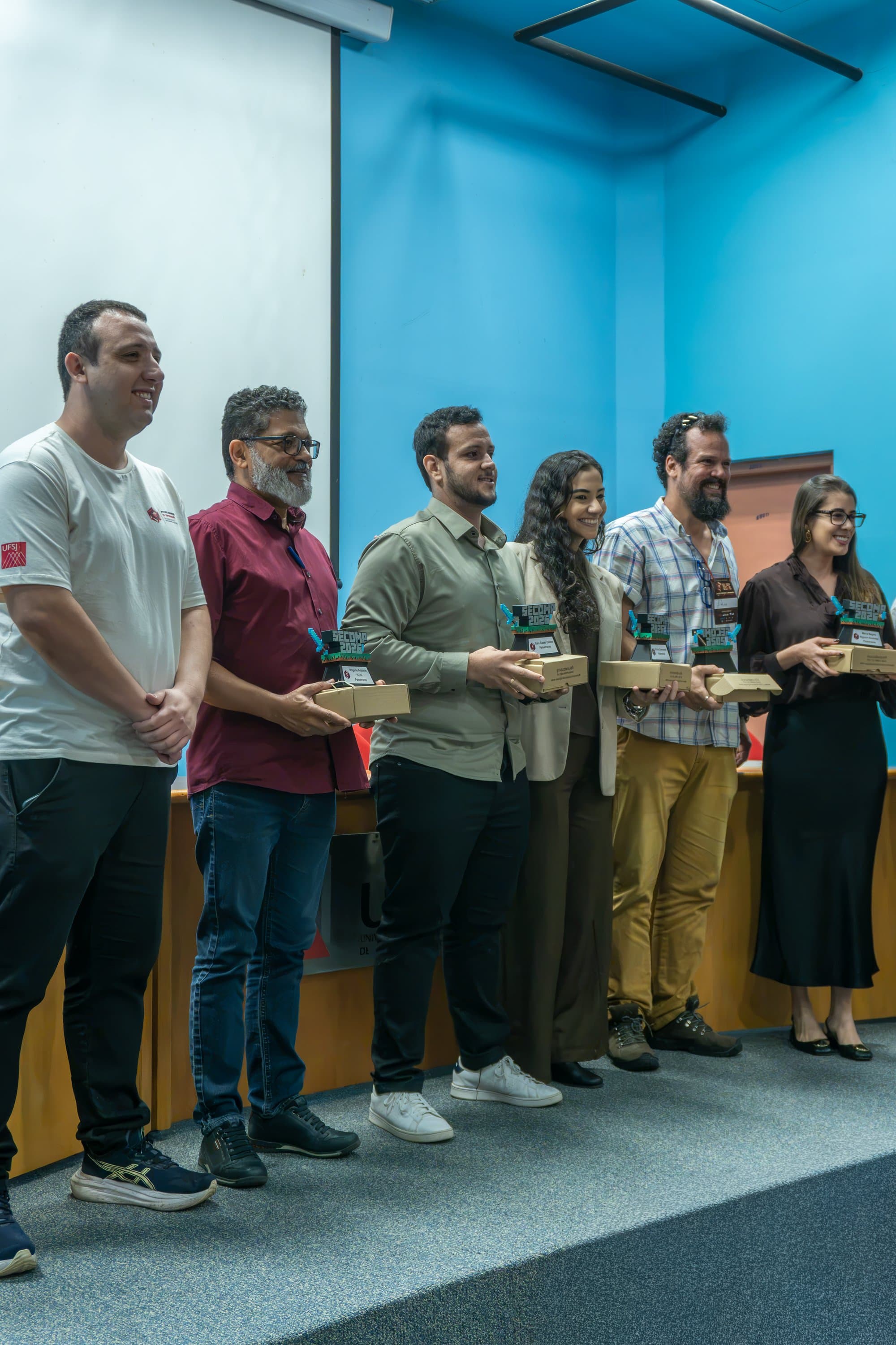 Ítalo Castro no palco do SECOMP 2026 — Semana da Computação da UFSJ, São João del-Rei/MG — foto 2