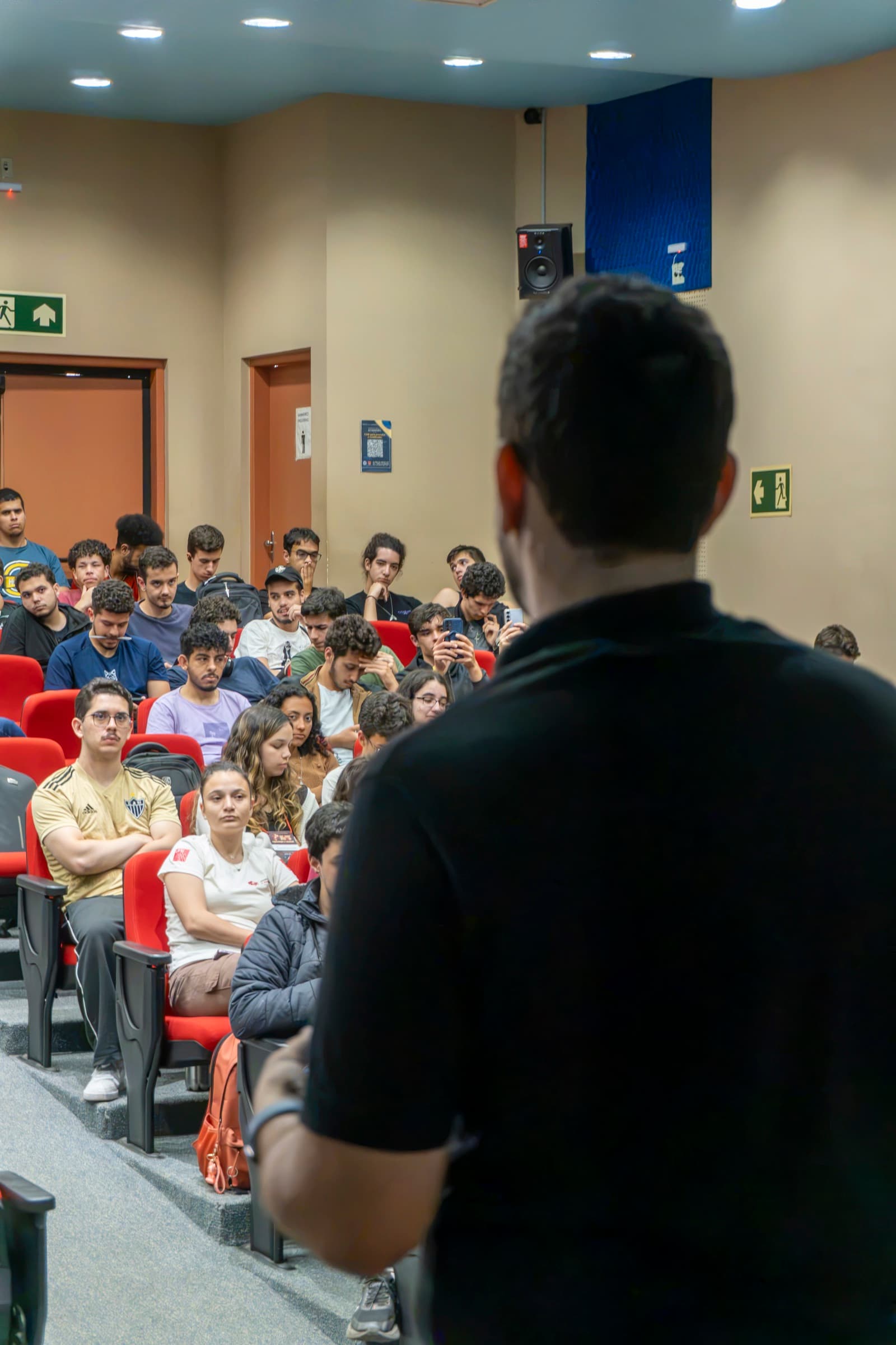 Ítalo Castro no palco do SECOMP 2026 — Semana da Computação da UFSJ, São João del-Rei/MG — foto 3
